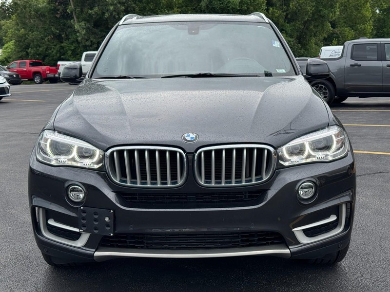 BMW X5 Vehicle Full-screen Gallery Image 09