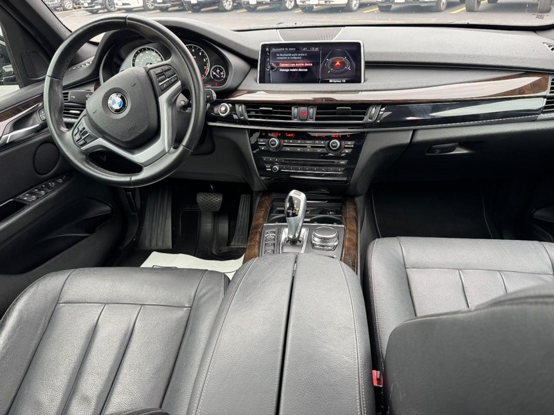 BMW X5 Vehicle Full-screen Gallery Image 11