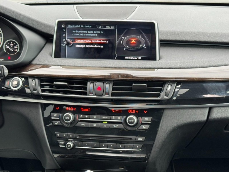 BMW X5 Vehicle Full-screen Gallery Image 13