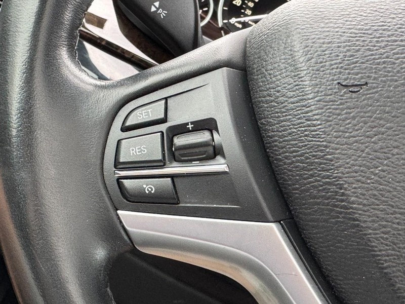 BMW X5 Vehicle Full-screen Gallery Image 16