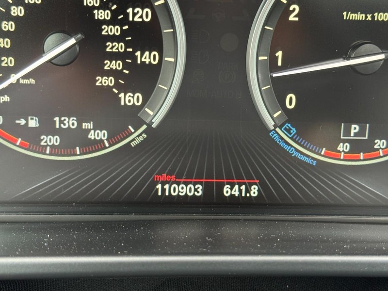 BMW X5 Vehicle Full-screen Gallery Image 18