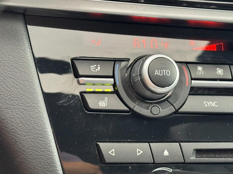 BMW X5 Vehicle Full-screen Gallery Image 20
