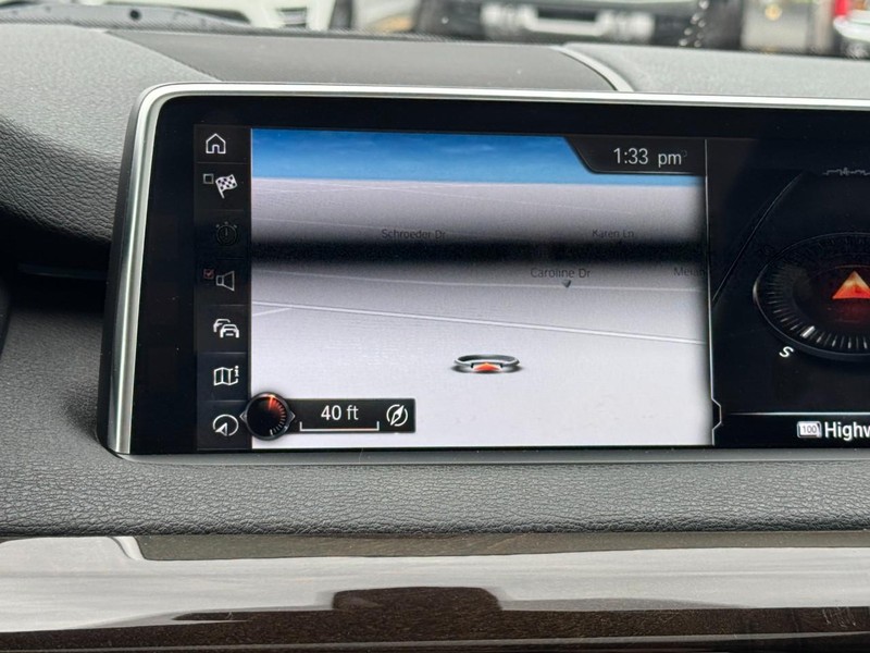BMW X5 Vehicle Full-screen Gallery Image 21