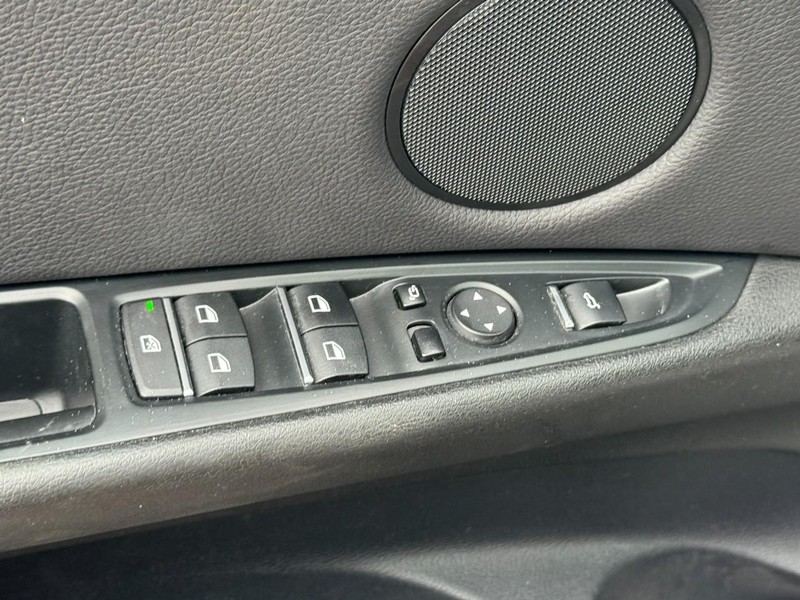 BMW X5 Vehicle Full-screen Gallery Image 23