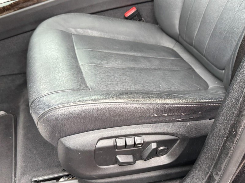 BMW X5 Vehicle Full-screen Gallery Image 25