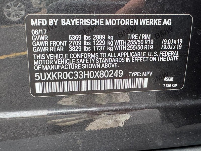BMW X5 Vehicle Full-screen Gallery Image 26