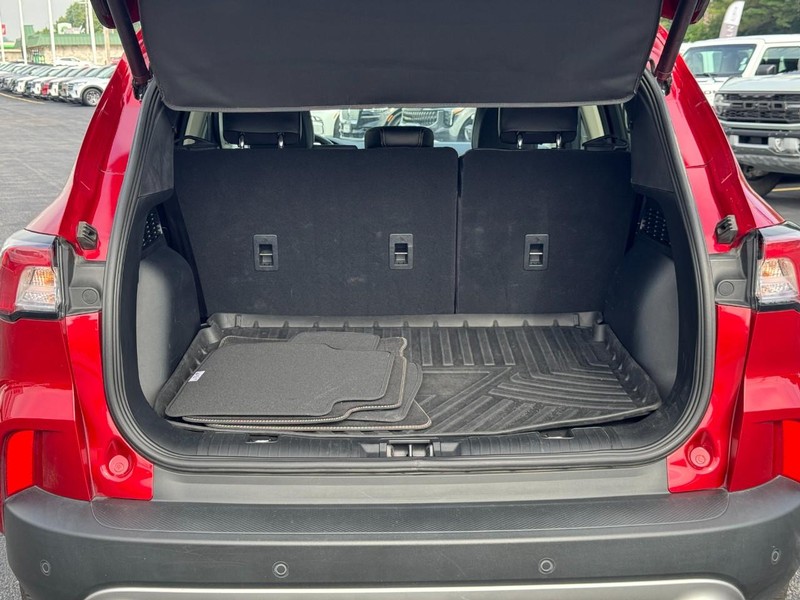 Ford Escape Vehicle Full-screen Gallery Image 04
