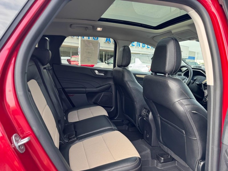 Ford Escape Vehicle Full-screen Gallery Image 10