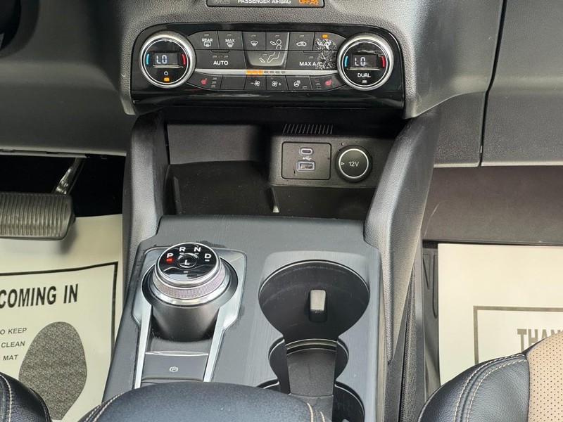 Ford Escape Vehicle Full-screen Gallery Image 14