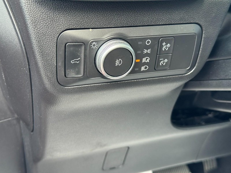 Ford Escape Vehicle Full-screen Gallery Image 17