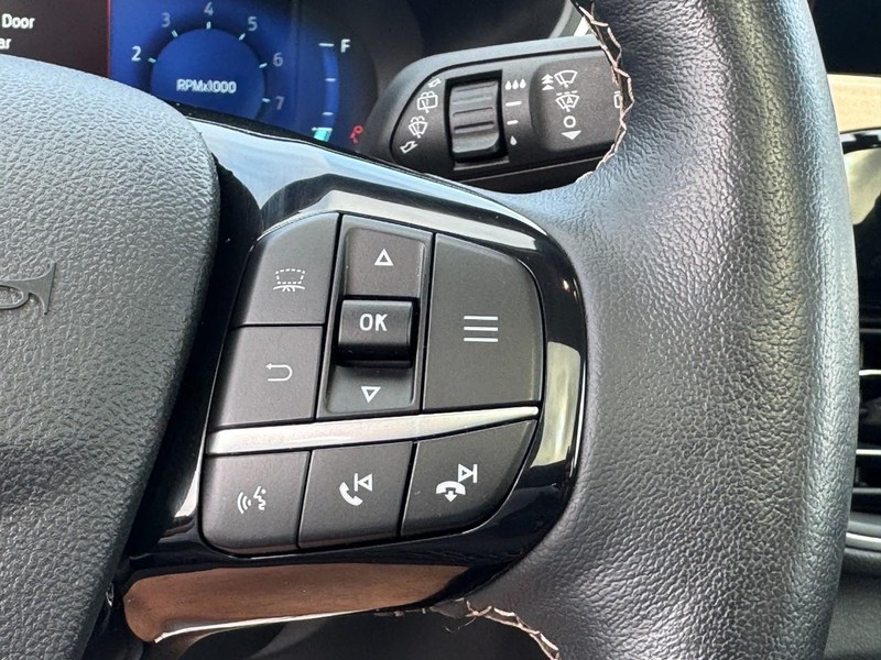 Ford Escape Vehicle Full-screen Gallery Image 19