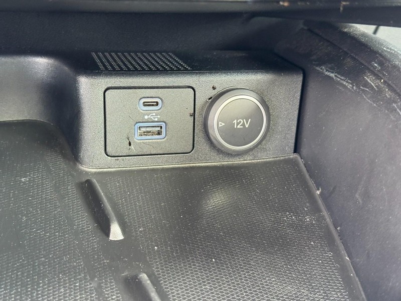 Ford Escape Vehicle Full-screen Gallery Image 24