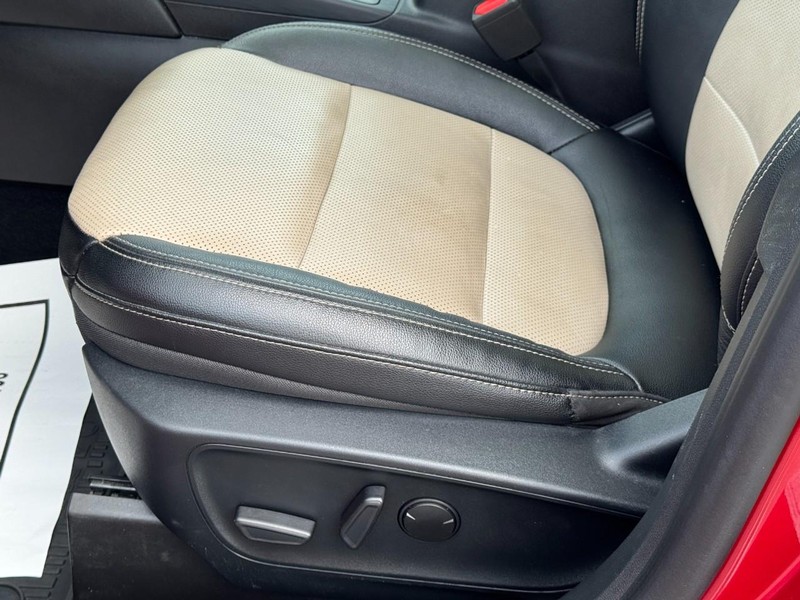 Ford Escape Vehicle Full-screen Gallery Image 26