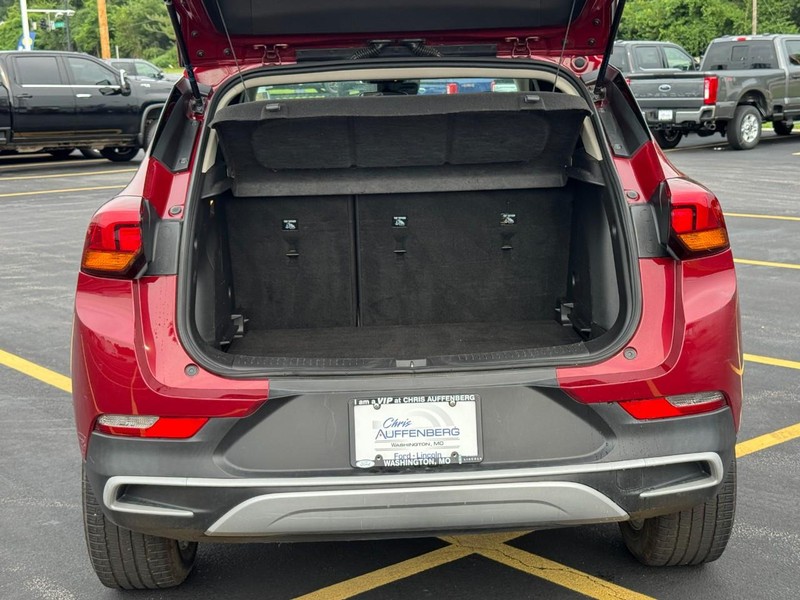 Buick Encore GX Vehicle Full-screen Gallery Image 05