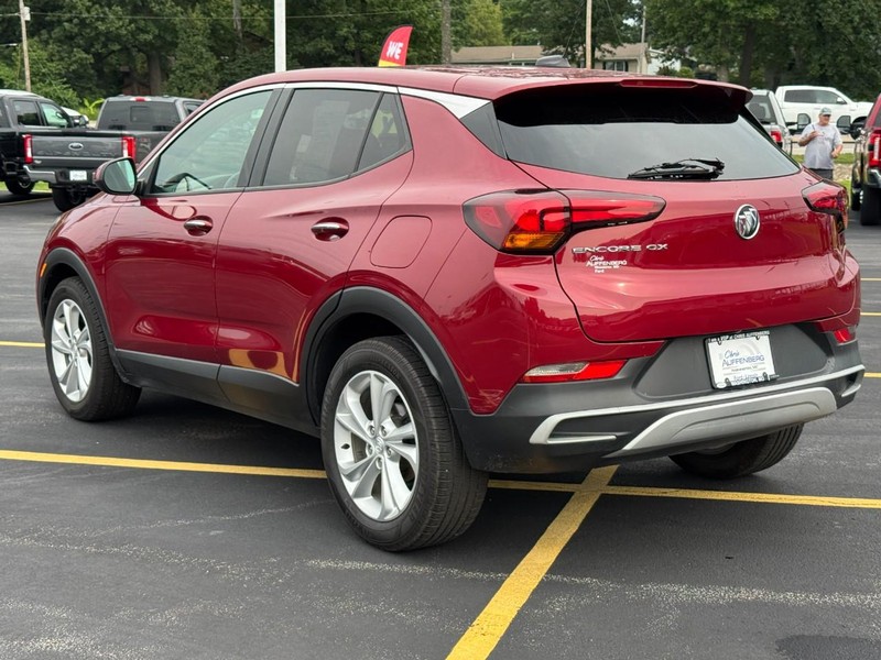 Buick Encore GX Vehicle Full-screen Gallery Image 06