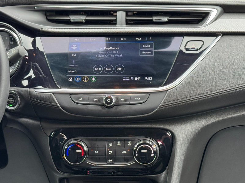 Buick Encore GX Vehicle Full-screen Gallery Image 13