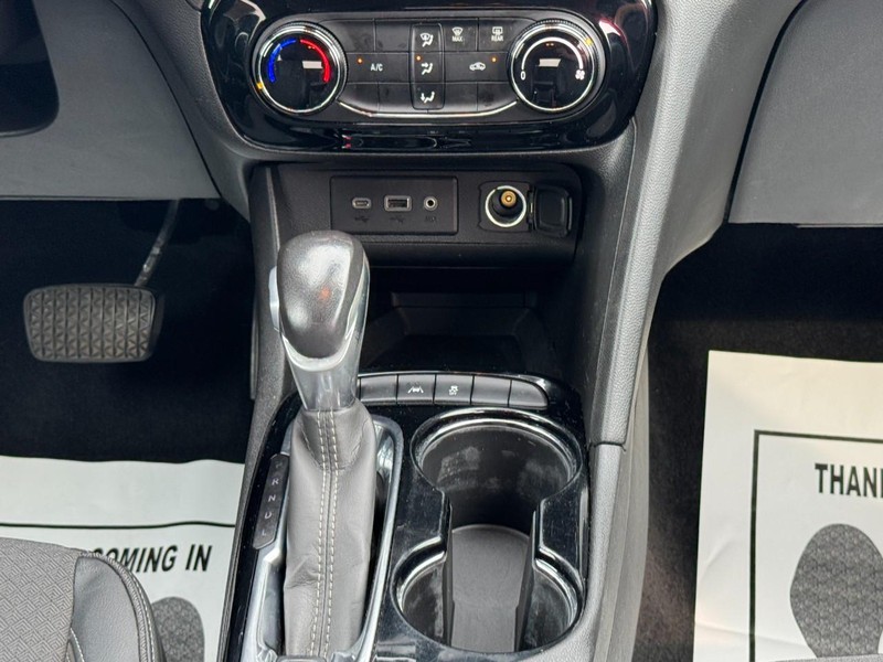 Buick Encore GX Vehicle Full-screen Gallery Image 14