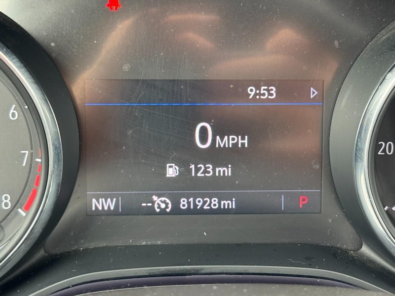Buick Encore GX Vehicle Full-screen Gallery Image 18