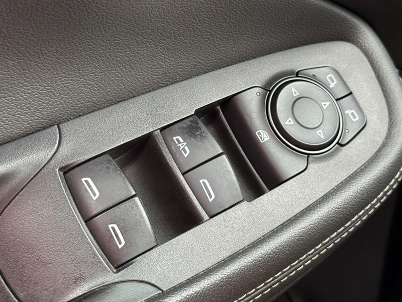 Buick Encore GX Vehicle Full-screen Gallery Image 21