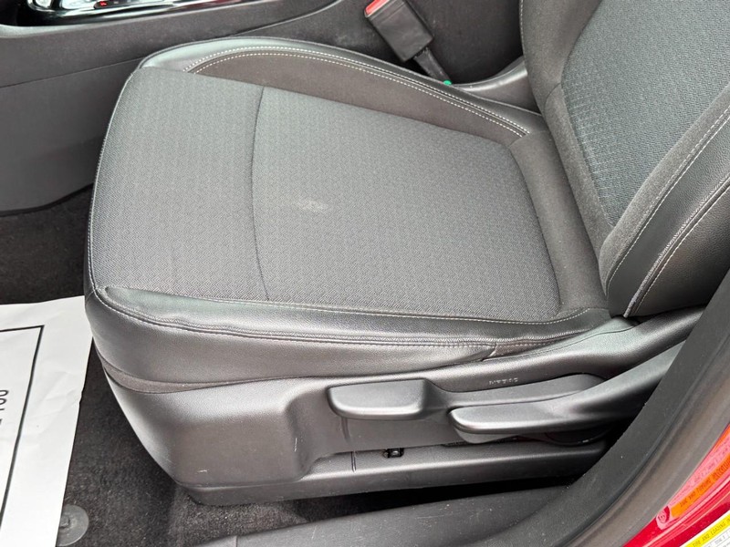 Buick Encore GX Vehicle Full-screen Gallery Image 22