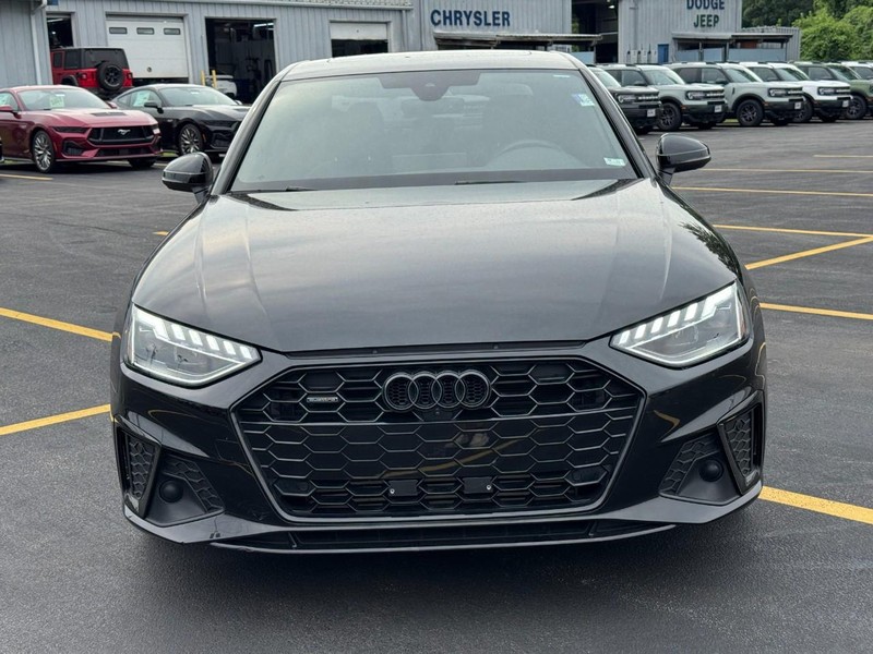 Audi A4 Sedan Vehicle Full-screen Gallery Image 09