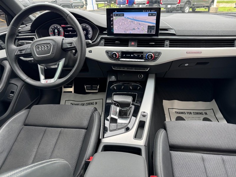 Audi A4 Sedan Vehicle Full-screen Gallery Image 11