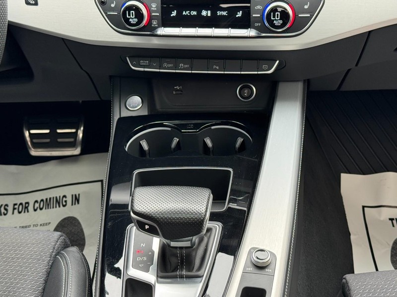 Audi A4 Sedan Vehicle Full-screen Gallery Image 14