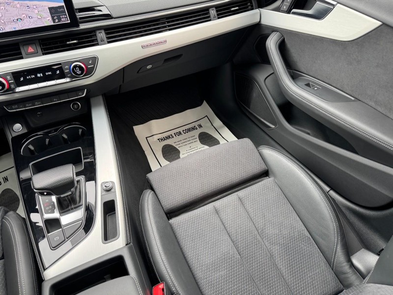 Audi A4 Sedan Vehicle Full-screen Gallery Image 15