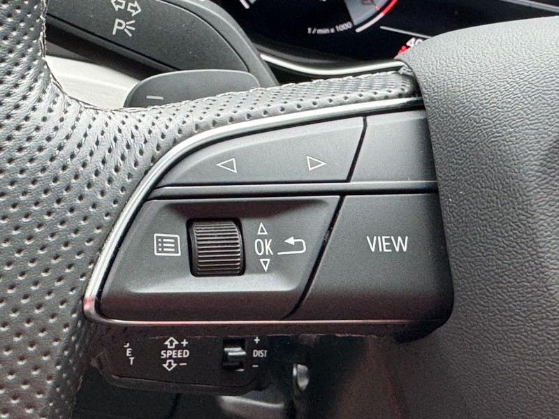 Audi A4 Sedan Vehicle Full-screen Gallery Image 17