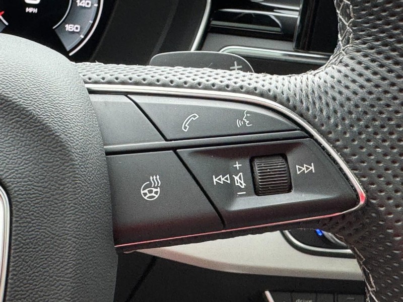 Audi A4 Sedan Vehicle Full-screen Gallery Image 18
