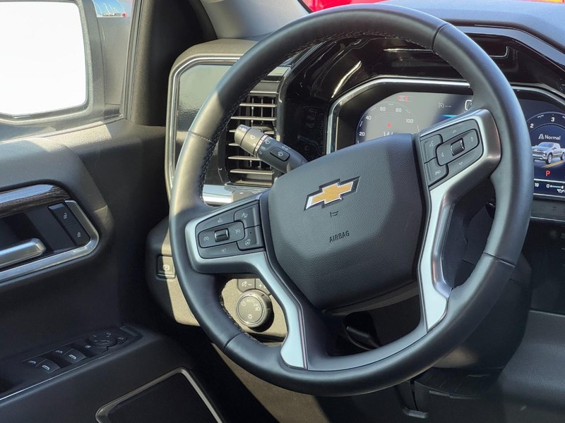 Chevrolet Silverado 1500 Vehicle Full-screen Gallery Image 12