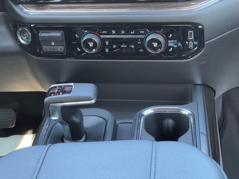 Chevrolet Silverado 1500 Vehicle Full-screen Gallery Image 14