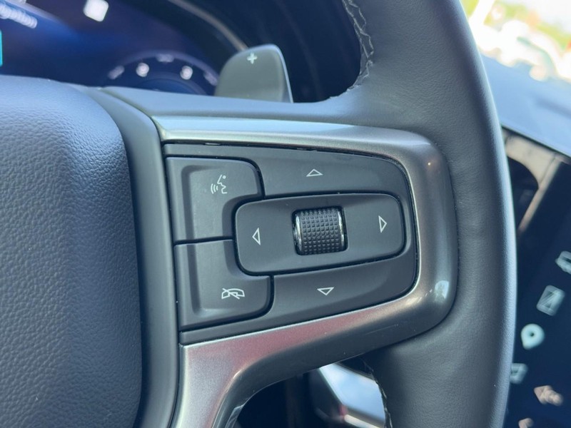 Chevrolet Silverado 1500 Vehicle Full-screen Gallery Image 17