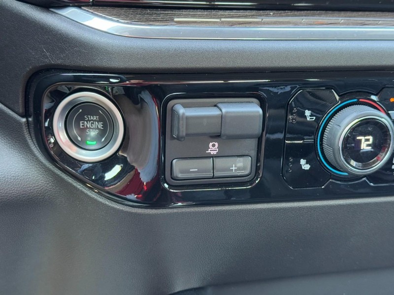 Chevrolet Silverado 1500 Vehicle Full-screen Gallery Image 19