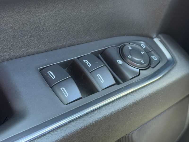 Chevrolet Silverado 1500 Vehicle Full-screen Gallery Image 22