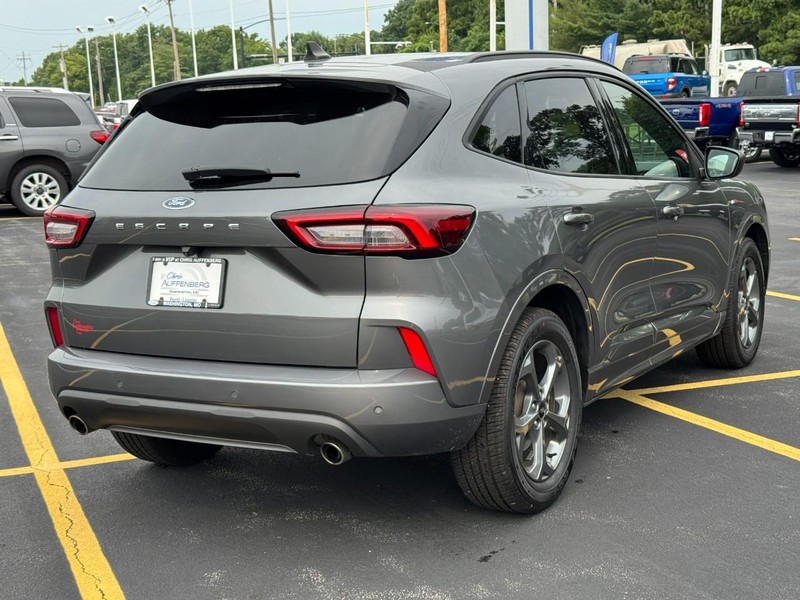 Ford Escape Vehicle Full-screen Gallery Image 03