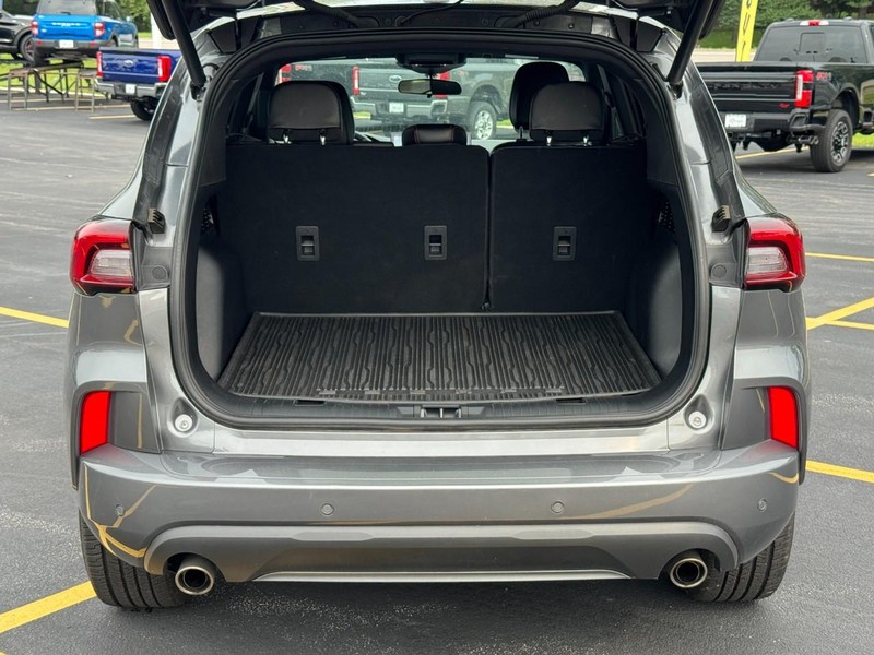 Ford Escape Vehicle Full-screen Gallery Image 05