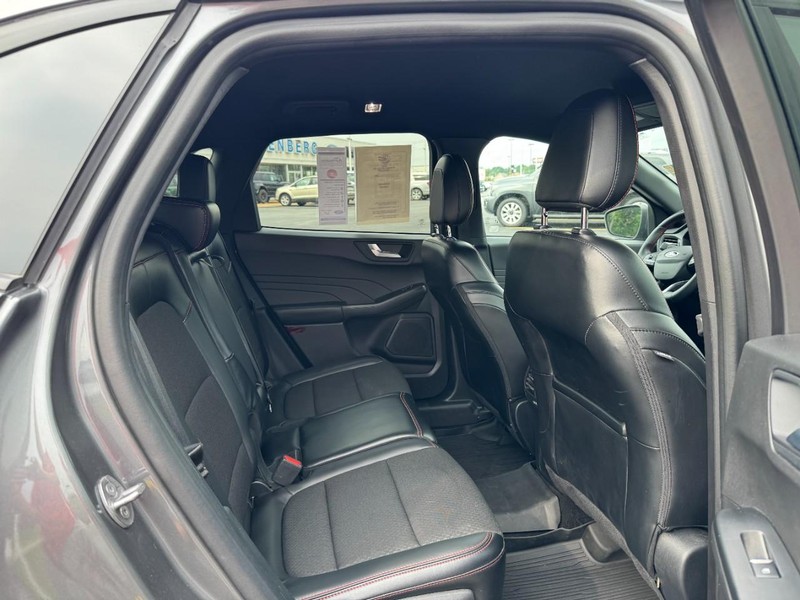 Ford Escape Vehicle Full-screen Gallery Image 10