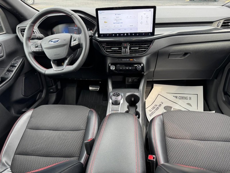 Ford Escape Vehicle Full-screen Gallery Image 11