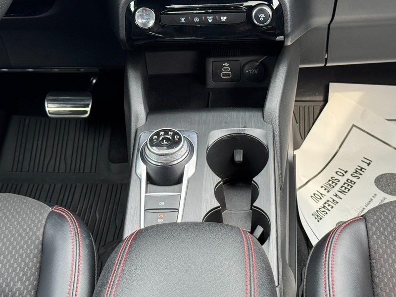 Ford Escape Vehicle Full-screen Gallery Image 14