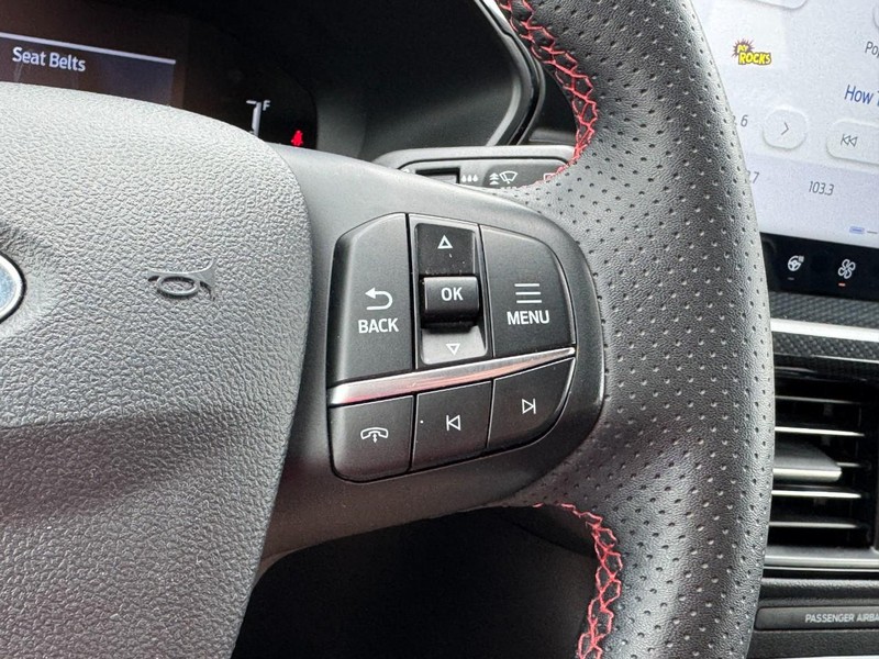 Ford Escape Vehicle Full-screen Gallery Image 17