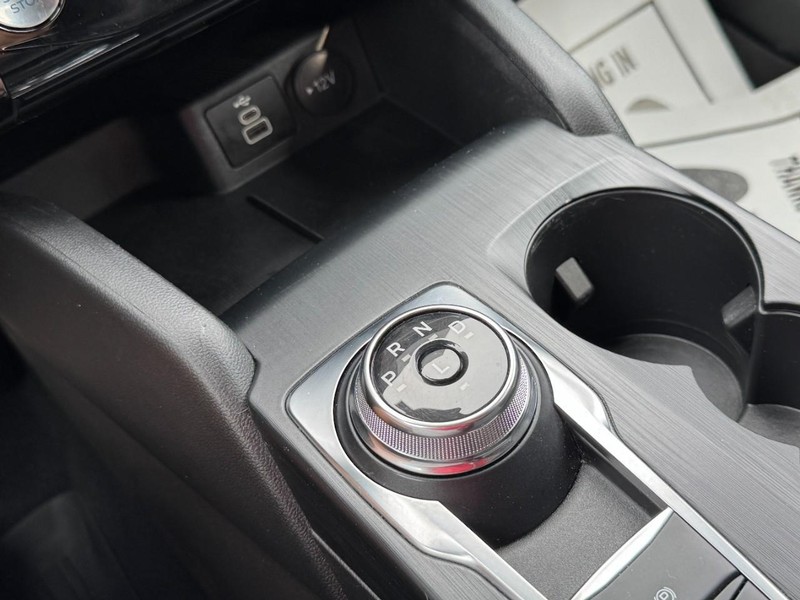 Ford Escape Vehicle Full-screen Gallery Image 19