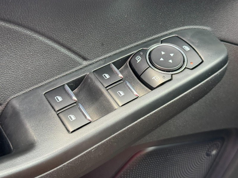 Ford Escape Vehicle Full-screen Gallery Image 22