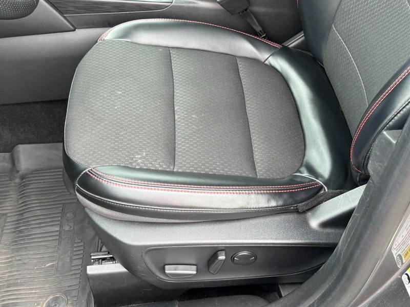 Ford Escape Vehicle Full-screen Gallery Image 23