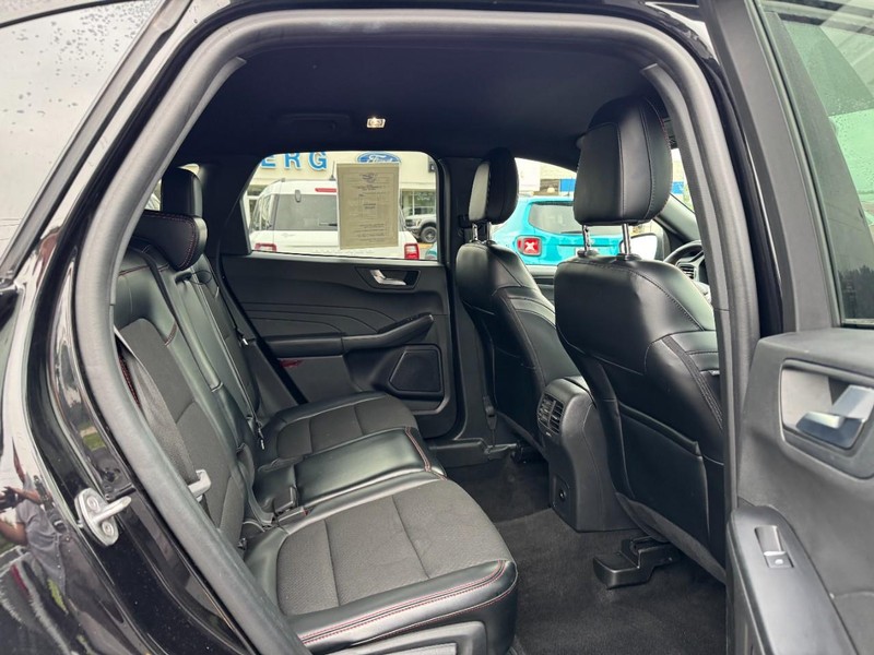 Ford Escape Vehicle Full-screen Gallery Image 10