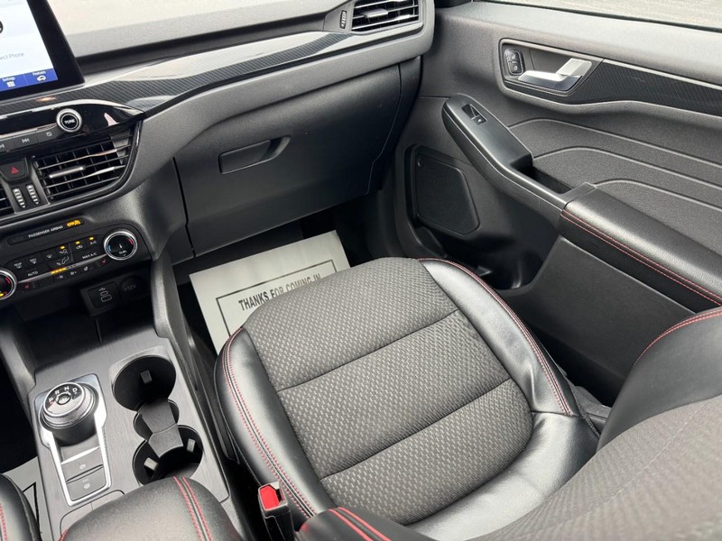 Ford Escape Vehicle Full-screen Gallery Image 15