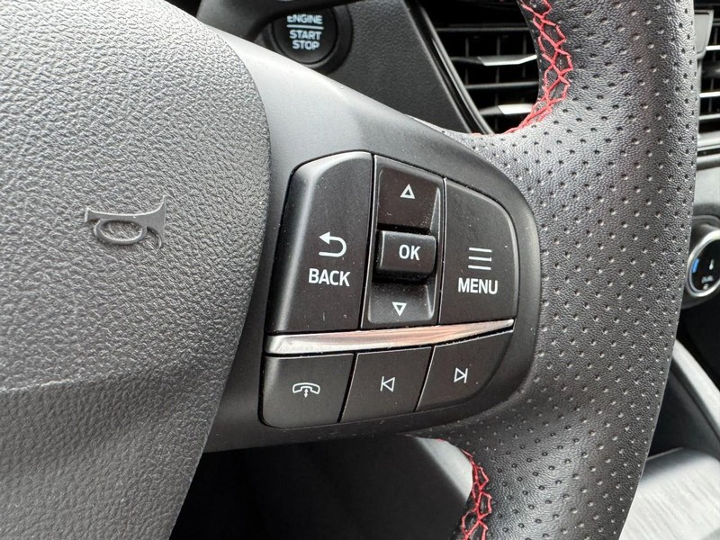 Ford Escape Vehicle Full-screen Gallery Image 17