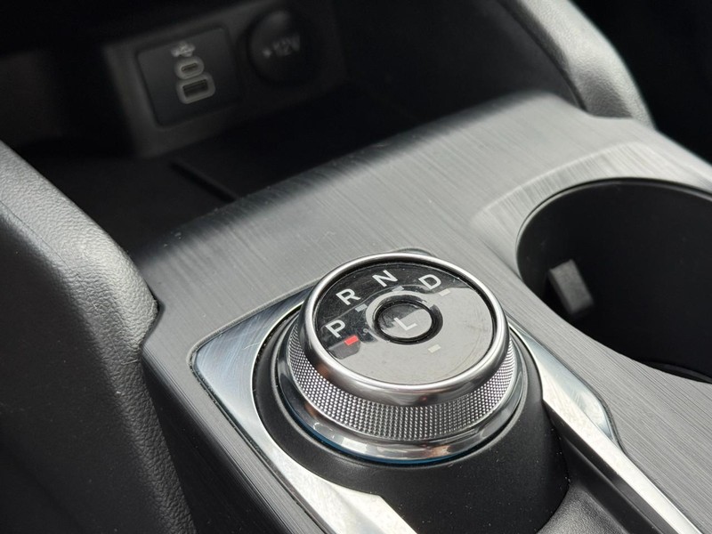 Ford Escape Vehicle Full-screen Gallery Image 19