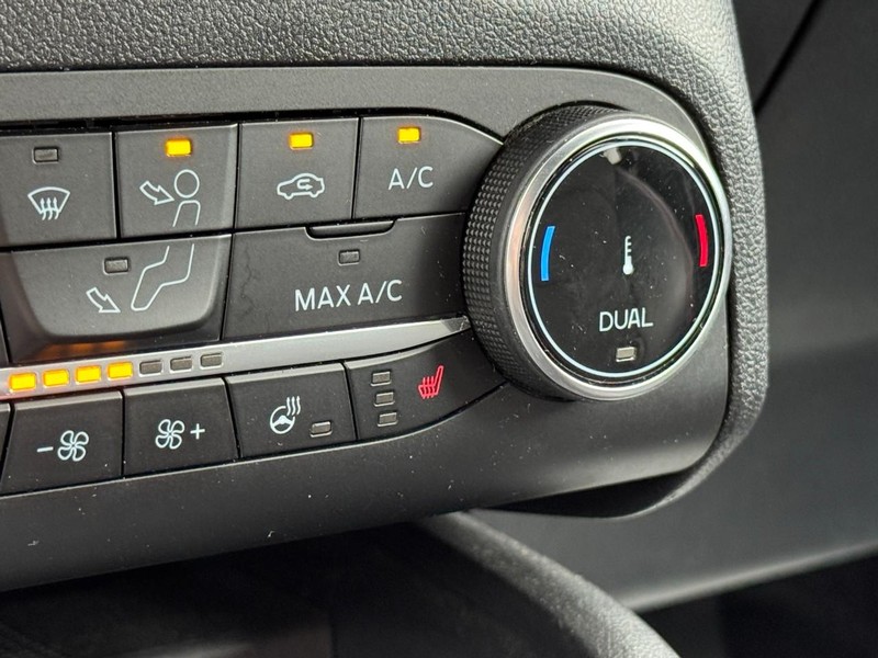 Ford Escape Vehicle Full-screen Gallery Image 20