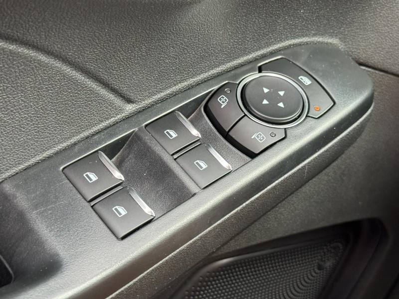 Ford Escape Vehicle Full-screen Gallery Image 22